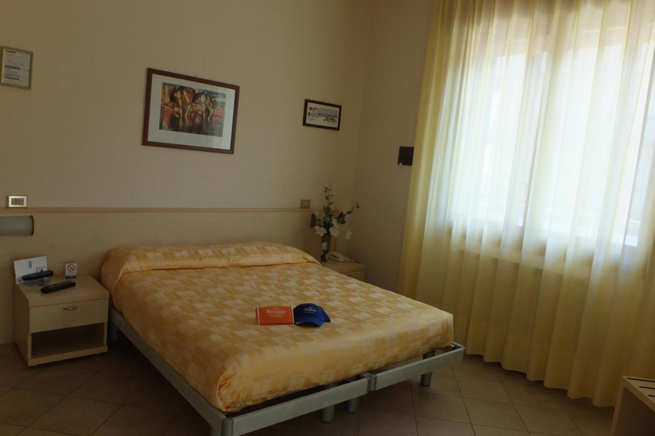 Hotel Nettuno Sottomarina Exterior foto